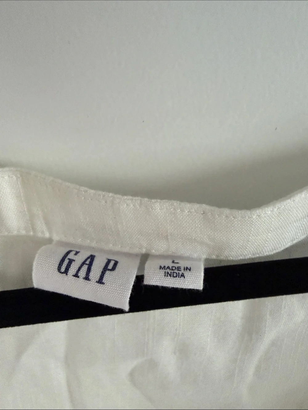 GAP White Ruffle V-Neck Pleated Blouse